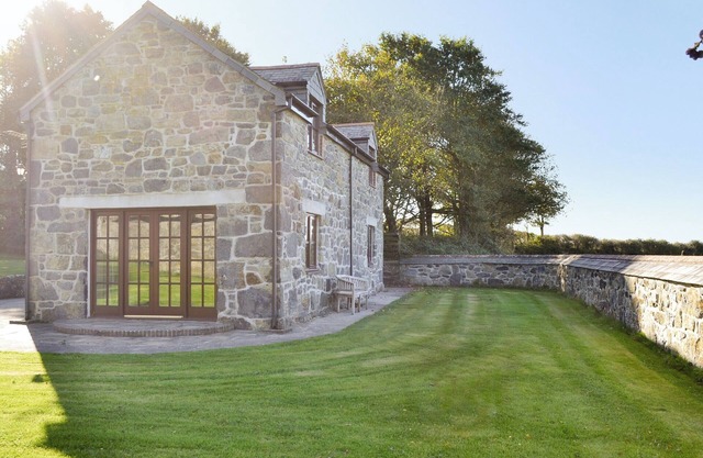 2 bedroom accommodation in Garras, near Helston, Lizard Peninsula
