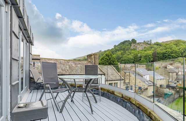 2 bedroom accommodation in Settle