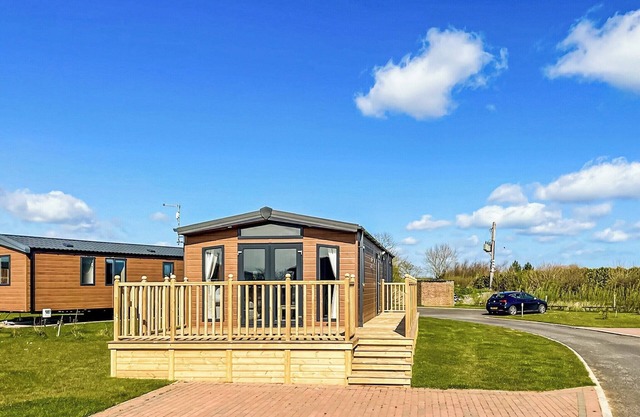 2 bedroom accommodation in Tunstall, Nr Hull