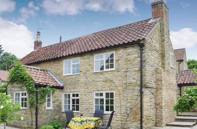 2 bedroom accommodation in Welburn, near York