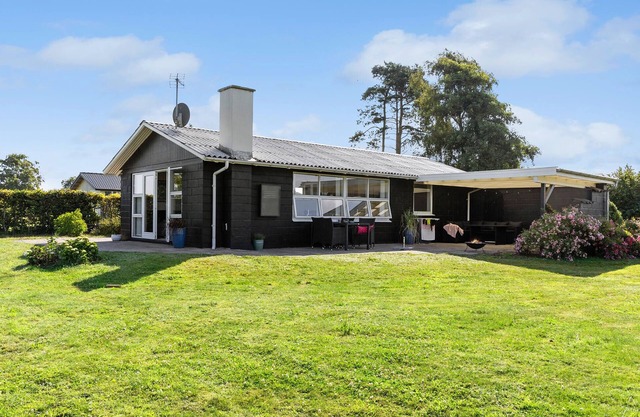 2 bedroom amazing home in Bogense