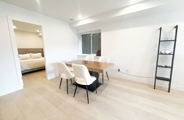 2-bedroom apartment in peaceful North Vancouver with AC