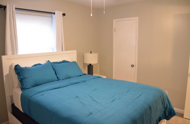 2-bedroom apartment in charming Daleville with WiFi, AC. Enjoy your stay