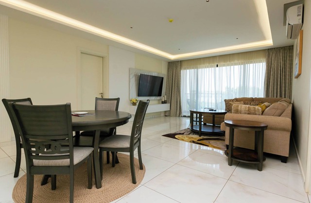 2-bedroom apartment in amazing Accra with WiFi, fitness room, AC