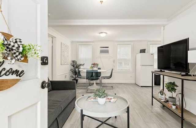2-Bedroom Apartment Located Near Downtown Lakeland & Lake Hollingsworthn