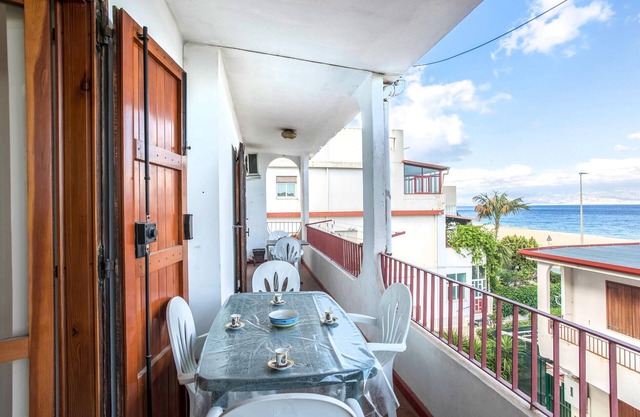 2 bedroom awesome apartment in Messina
