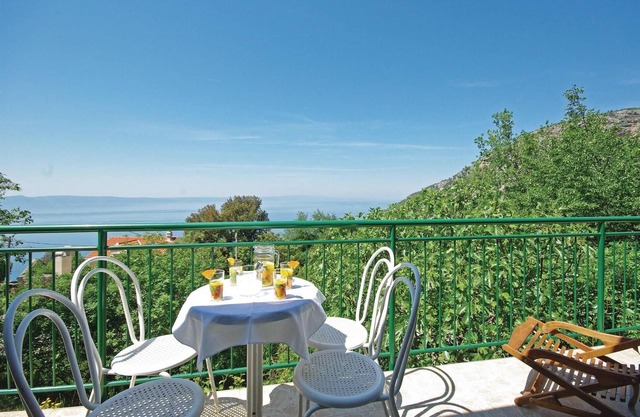 2 bedroom awesome home in Gornje Tucepi