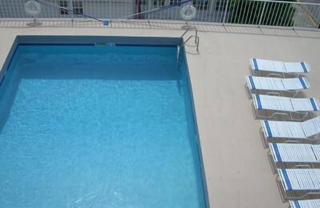 2 Bedroom Condo *Pool* 1 Block from Beach