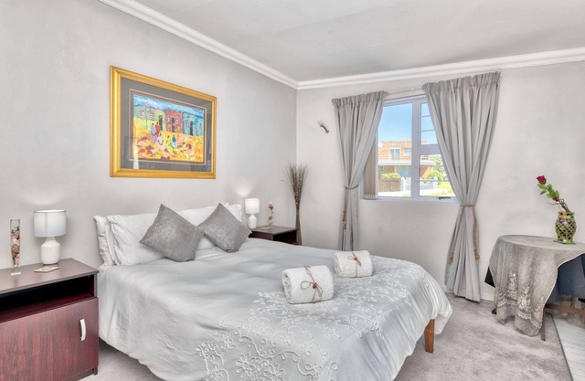 2 BEDROOM FURNISHED SELF CATERING APARTMENT AGULHAS SOUTH AFRICA