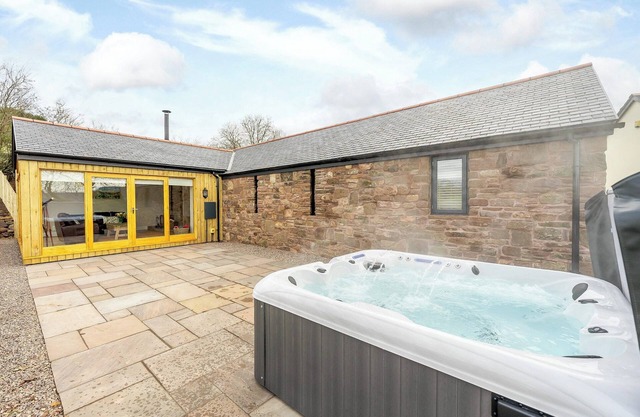 2 bedroom accommodation in Llantilio Pertholey