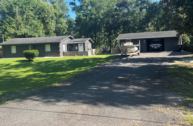 2-bedroom house on peaceful Black Creek with Private Dock