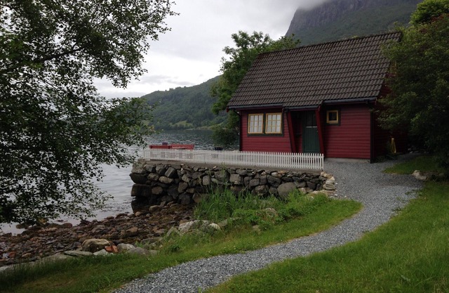 2 Bedroom Lovely Home In Hyllestad