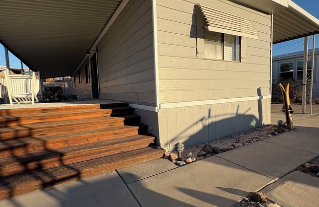 2-bedroom mobile home in enchanting Havasu Lake with WiFi, AC