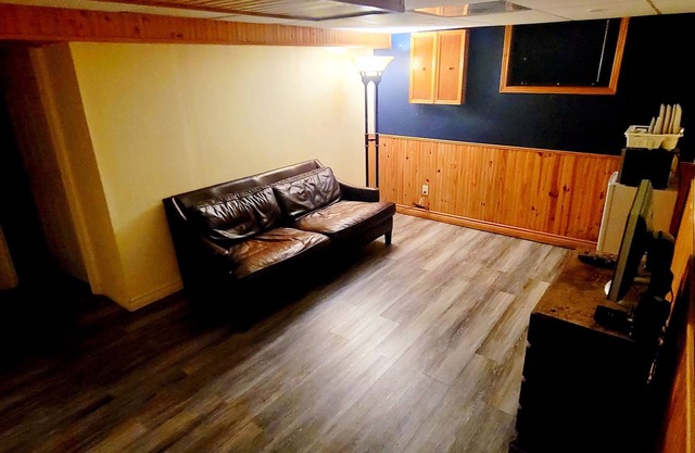 2-Bedroom private basement, Minutes from airport & transit