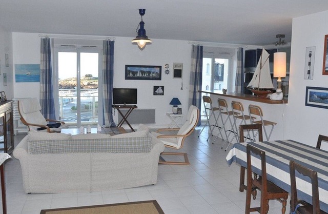 2-bedroom sea view apartment in Trégastel with parking