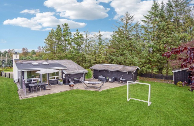 2 bedroom stunning home in Hals