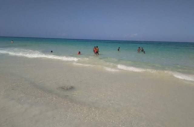 2 BEDROOM SUITE-STEPS TO WHITE SAND BEACH