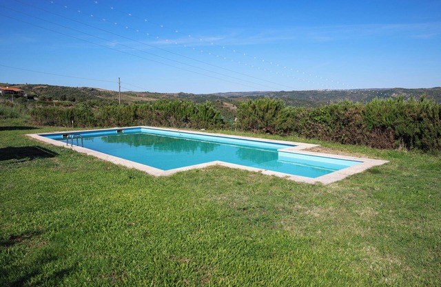 2-Bedroom Villa with Douro River Views – Pool & Canoes Included