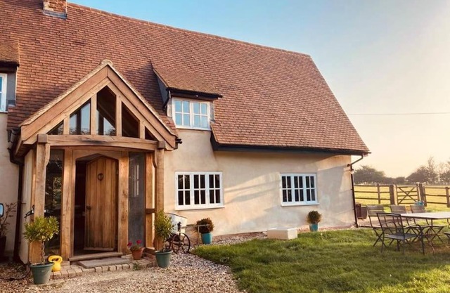 2 Beds & living in our idyllic country Cottage