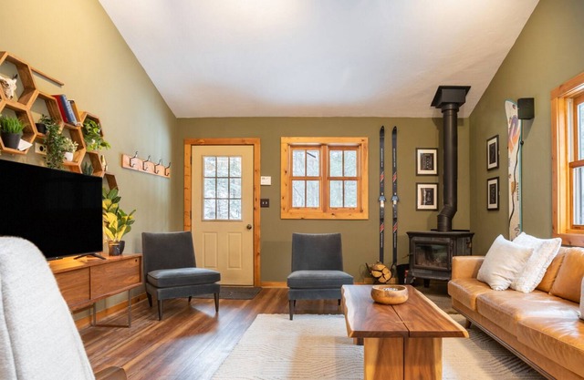 2 BR at Co Rd 744 - Two Bedroom House, Sleeps 8