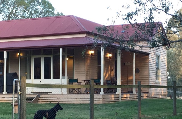 2 BR Lottie's Cottage, Family Farmstay,petfriendly Rural Retreat Albury-Wodonga