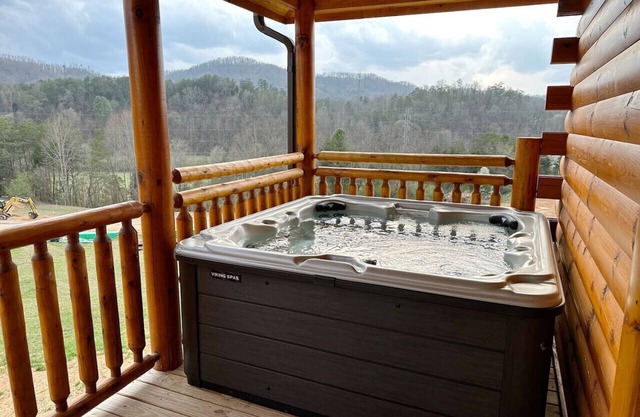 2 Cabins! Sleeps 28-8BR! Pool, Hot Tub, Game Room!