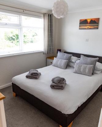 2 Chatsworth Riverscape Apartments - Peaceful apartment in great location with free parking overlooking the Gannel just a short walk from Newquays incredible beaches and local amenities