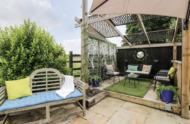 2 Dewars Farm Cottages