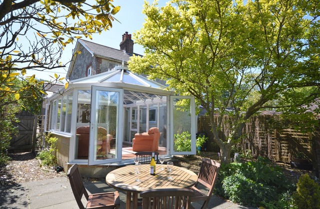 2 Farm Cottages - a cottage that sleeps 4 guests in 2 bedrooms