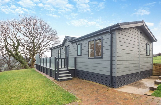 2 bedroom accommodation in Llanrhaeadr-yng-Nghinmeirch