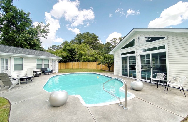 2 HOUSES! Dreamy Villa & Tiny House! Large pool!