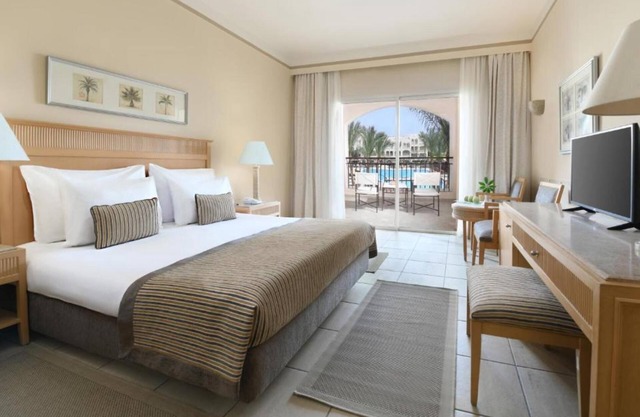 2 Luxurious Rooms w/Outdoor Pool & Dining Near Souk Makadi