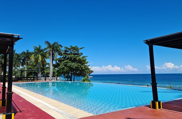 2 Luxury 1 BR Condos next to each other/2pools-Gym- amazing ocean-views 9-10Pax
