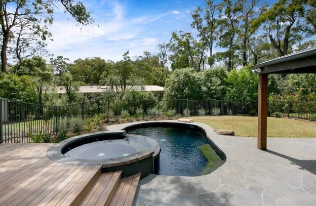 2 Marma Retreat-Heated pool, jacuzzi, pet friendly