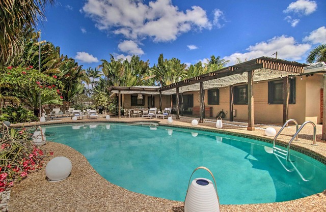 2 Mi to Beach: Updated & Private Oakland Park Gem!