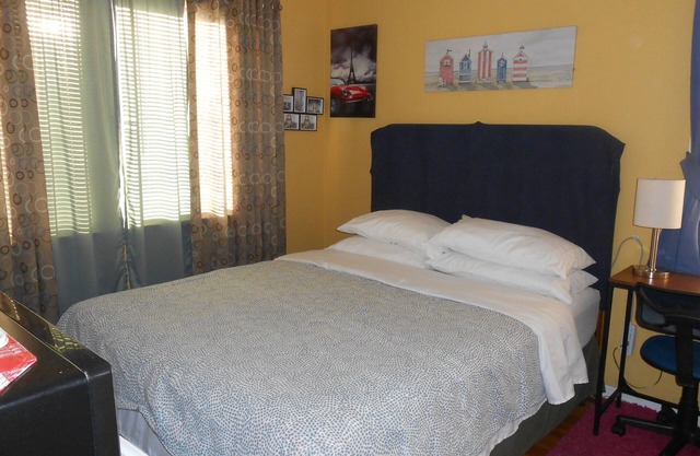 2 Miles Burbank Airport & Amtrak, 6-7 Miles Universal City, 10 Miles Hollywood