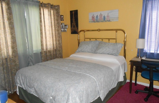 2 Miles Burbank Airport/7 Miles Universal/Studios/N Hollywood. Cozy Room