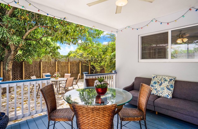 2 MILES FROM HALLANDALE & HOLLYWOOD BEACHES, AVENTURA MALL & GULFSTREAM PARK