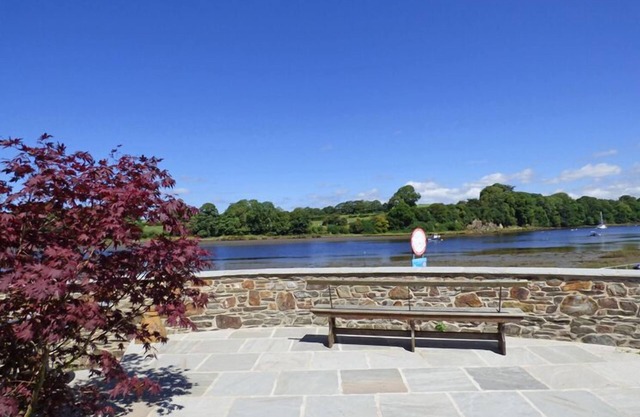 2 Penally Boathouse Mews, Holiday Cottage St Dogmaels, Sleeps 2, 1 bedrooms, bathrooms
