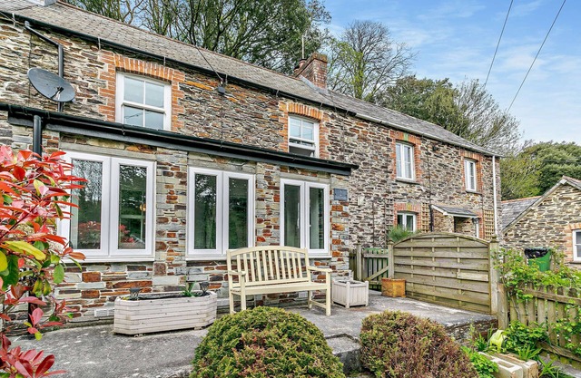 2 Rock Cottages - Two Bedroom House, Sleeps 4