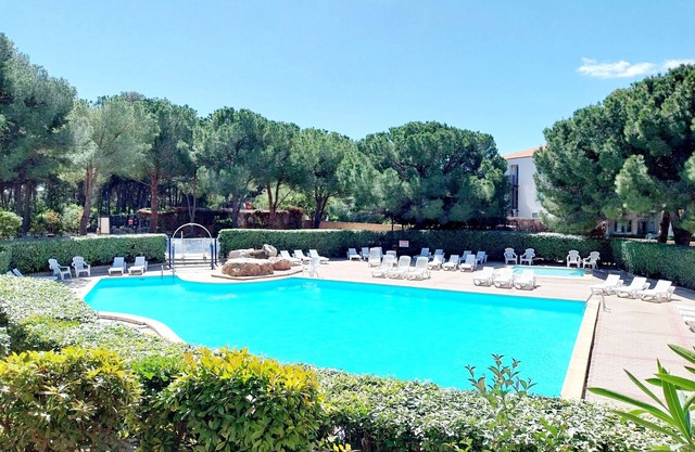 2-room duplex with terrace and pool in Balaruc-les-Bains