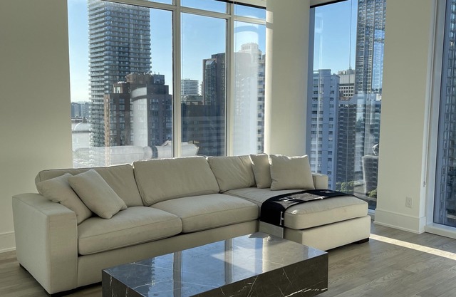 2 Story Condo - Private Rooftop Terrace & Elevator