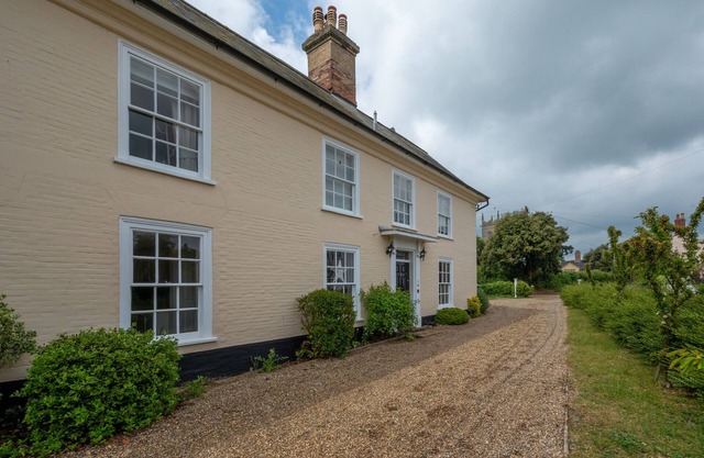 2 The Old Vicarage - Four Bedroom House, Sleeps 8