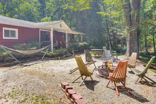 20-Acre Cabin with Pond 5 Mi to Biltmore Estate!