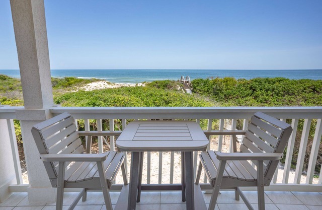 20% OFF FALL! Beachfront, 5BR/4BA Sleeps 10, 3 Community Pools!