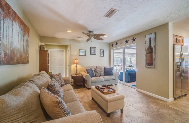 20% Off Monthly stays! Escape to Coastal Sol: Private Pool, Hot Tub, Pet-Friendly & Sleeps 6-8