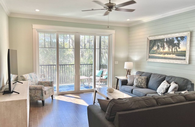 20% weekly discount! 3 BR Condo. End Unit. Walk to Marina & Zachrys!