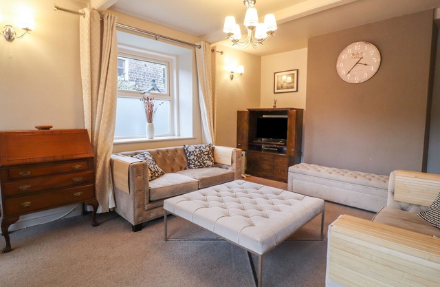 20 WOOL ROAD, pet friendly, character holiday cottage in Uppermill
