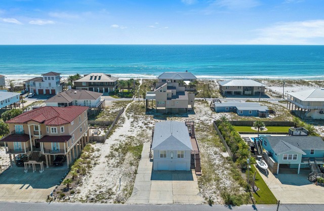 200 Steps to Pensacola Beach, Dog-Friendly | Beach Getaways MAL806