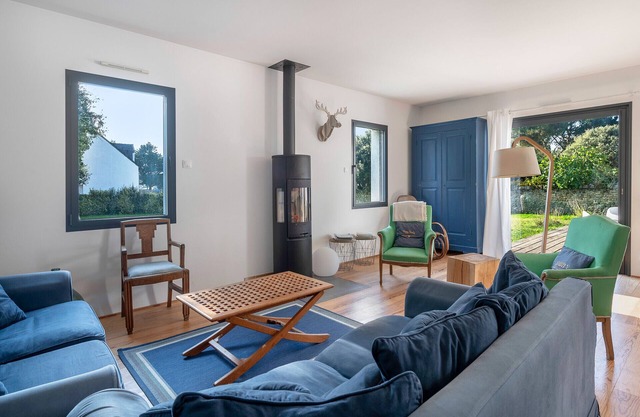 200m from beach, house for 6 adults 4 children